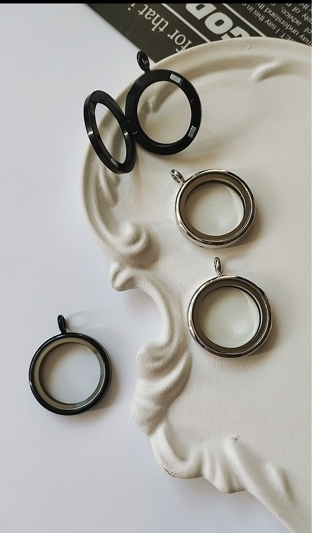 لاکت شیشه ای مگنتی