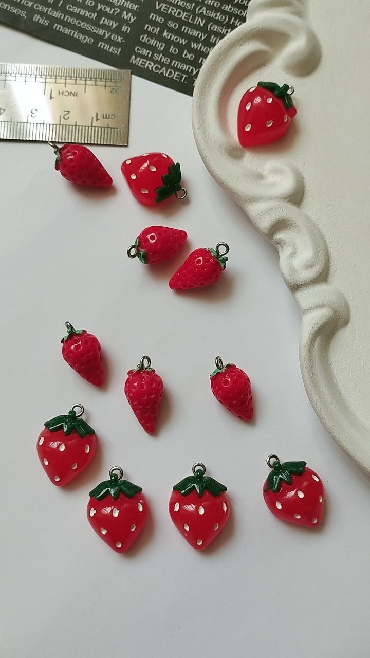 پیکسل سرامیکی آویزدار توت فرنگی
