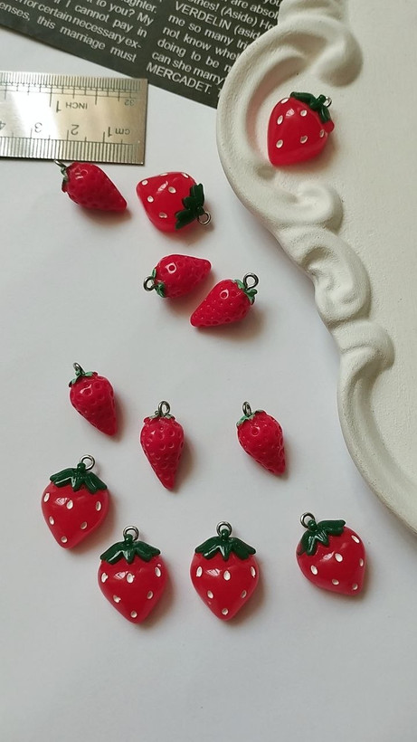 پیکسل سرامیکی آویزدار توت فرنگی