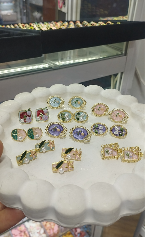 گوشواره میناکاری رنگ ثابت پایه میخی (قیمت درج شده قیمت ۱جفت میباشد)